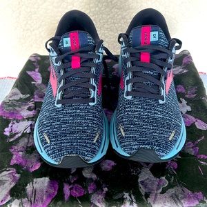 Womens size 9B Brooks Ghost 14 blue/pink shoes great condition.